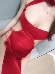 红衣性感女郎